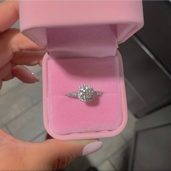 SOLD ✨ 1.06 CT Center Diamond halo engagement ring - Picture 8 of 12